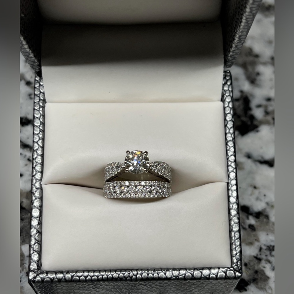 Center stone .85 - I color si2-3 clarity, 3 ctw. 14k white gold., Size 5.